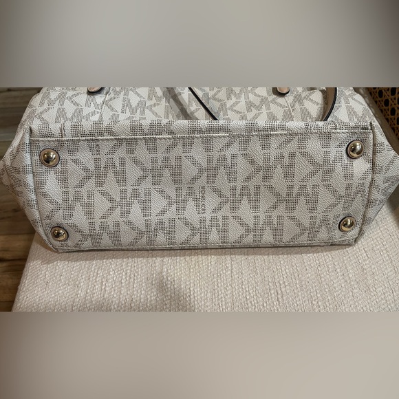 SOLD Michael Kors Tote - Picture 7 of 9